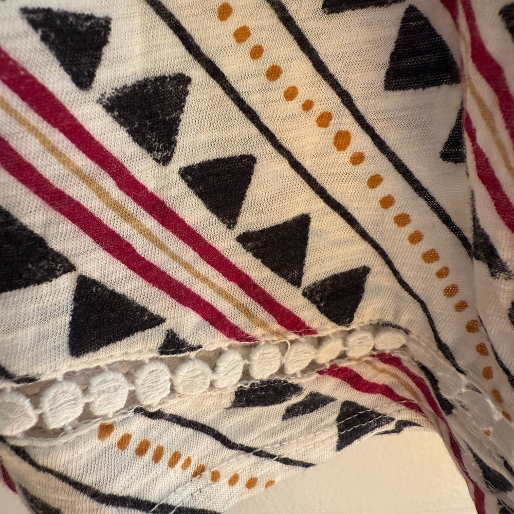 Lucky Brand Tribal Rhythm Top β Size L
Boho β’ Fall Ready β’ Excellent Condition - Picture 6 of 8